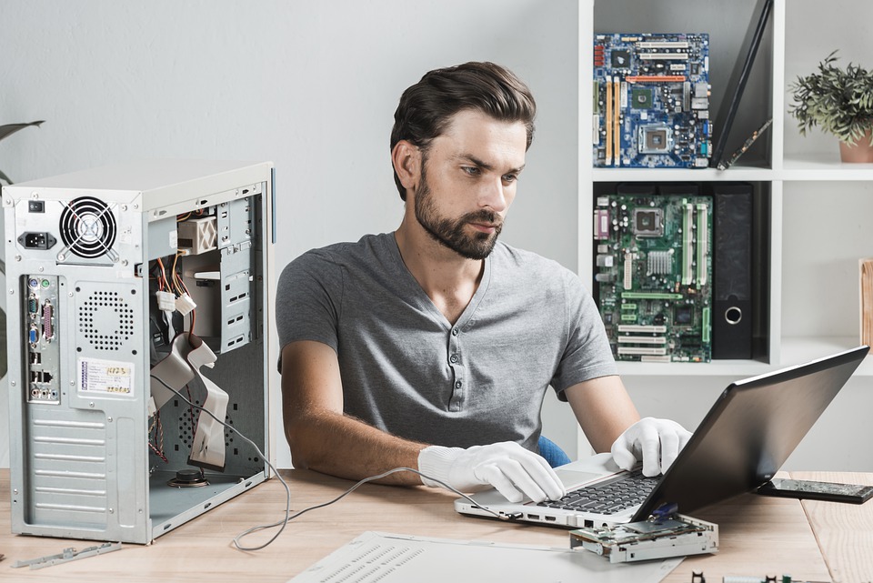 a comp repair expert